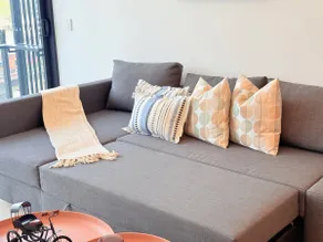 Southbank Apt King and Sofa Bed with Free Parking - Image 5