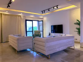 Luxury apartment with garden in Beverly Hills compound, Sheikh Zayed - Image 2
