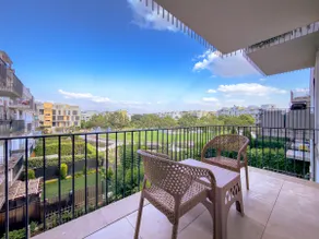 Luxury apartment with garden in Beverly Hills compound, Sheikh Zayed - Image 3