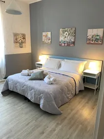 Nina's little house - Image 2