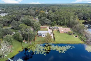 Lakefront Getaway - Image 3