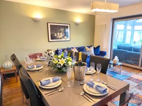 5 Bedroom villa, Oxford, 4-Free Parking spaces - Image 2