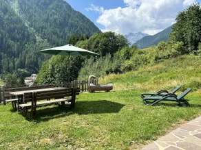 Chalet Vioz surrounded by nature - Image 3