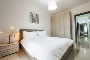 Spacious 2 bedroom apartment - Image 4