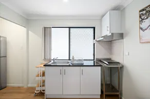 Tidy Sunnybank 1BR | Near Shops | Kitchen | 5144D1 - Image 3