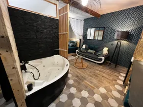 Cozy little nest with hot tub. - Image 4
