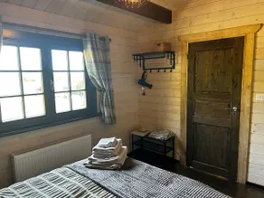 LITTLE ROCK RETREAT Log Cabin with Hot Tub - Image 5