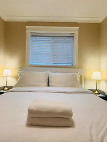 Luxury home by 29th skytrain - Image 3