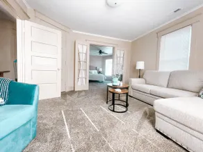 Cozy 2 Bedroom Home, Walk to Shops/Restaurants! - Image 5