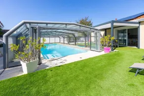 2 bedroom house with heated pool (April to October - Image 2