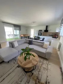 2 bedroom house with heated pool (April to October - Image 5