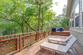Relax at 'the Cove' Waterfront Getaway - Image 3