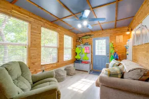 Relax at 'the Cove' Waterfront Getaway - Image 2