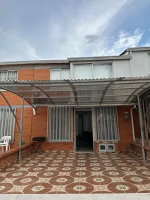 Modern and safe house with A/C - Image 3