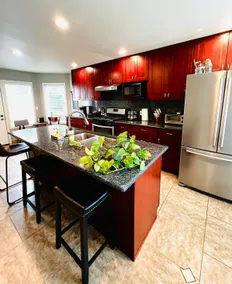 Spacious Living in Seward Park - Near Caffe & Lake - Image 2