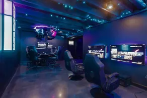 Gamers Paradise_ Sleeps 10_Near MCI_Gaming Suite - Image 5