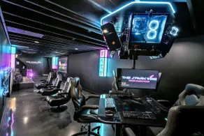 Gamers Paradise_ Sleeps 10_Near MCI_Gaming Suite - Image 2