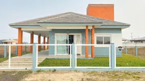 Beach house with pool in a quiet place - Image 2