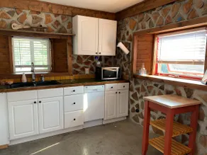 Entire Cordwood House 5 minutes south of town - Image 2