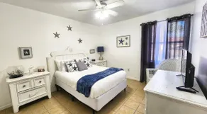 Cozy Beach Retreat with large yard - Image 4