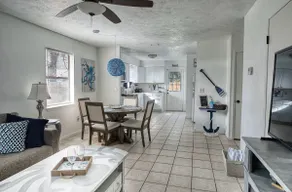 Cozy Beach Retreat with large yard - Image 3