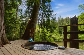 Burke Bay A-Frame Retreat w/Cedar Hot Tub - Image 3