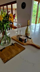 Luxury getaway in the heart of the village - Image 5