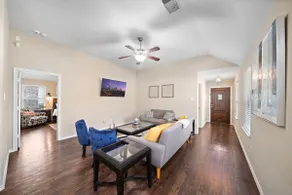 Cozy Getaway Nr Airport | WiFi | BBQ | Yard | Pet - Image 5