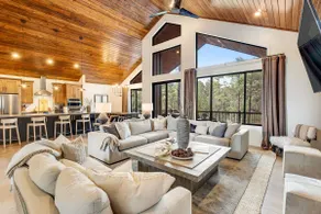 Torreon home with expansive deck - Image 3
