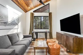 Torreon home with expansive deck - Image 5