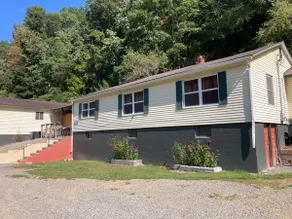 Riverview @ Hatfield McCoy Riverfront Resort - Image 3