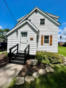 Charming home with hot tub! - Image 2