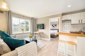Walnut Tree House - Image 2