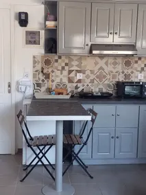 The bee's house 2 - Image 3