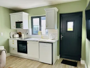 Modern one BR APT in Lahinch - Image 3