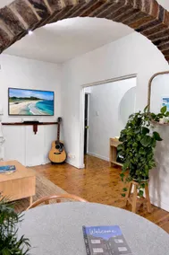 Art-Deco Heritage Apartment in the Heart of Bondi - Image 2