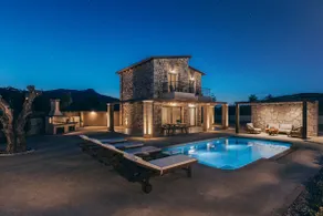 Bedrock beachside villa with private pool - Image 5