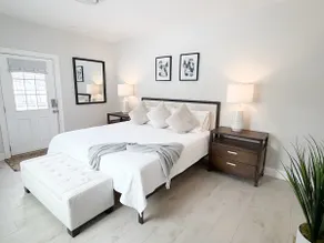 Modern Garden Suite w/Hot Tub, Indoor Slide & Gym - Image 5