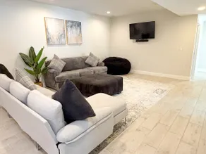 Modern Garden Suite w/Hot Tub, Indoor Slide & Gym - Image 2