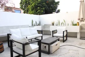 Big house, great for groups, private parking - Image 2