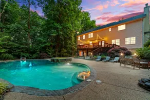 Cozy 5-Bed Retreat, Heated Spa - Image 2