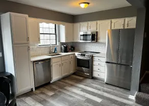 Cozy 2 Bedroom Townhouse - Image 3