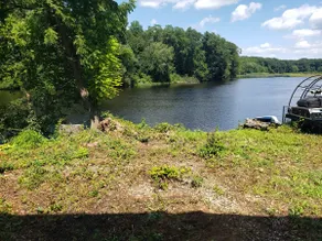Riverfront White Beauty Home 2BD - Image 3