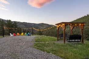 Ultimate Winter Wonderland Art Cabin | Hot Tub - Image 2