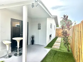 Modern Apartment with Private cozy Backyard - Image 4