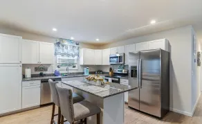 New! Sea'renity: Walk to the beach and downtown! - Image 4