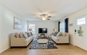 New! Sea'renity: Walk to the beach and downtown! - Image 3