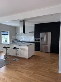Modern apartment in a peaceful location - Image 4