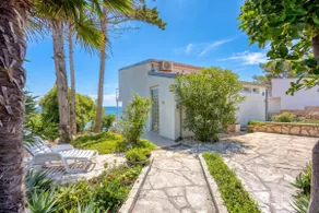 Valdarke Seaside Apt /w Sea View Terrace - Happy Rentals - Image 2