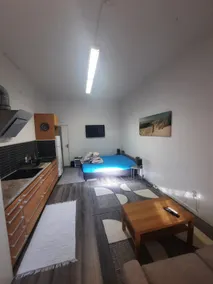 Guest house with own entrance - Image 2